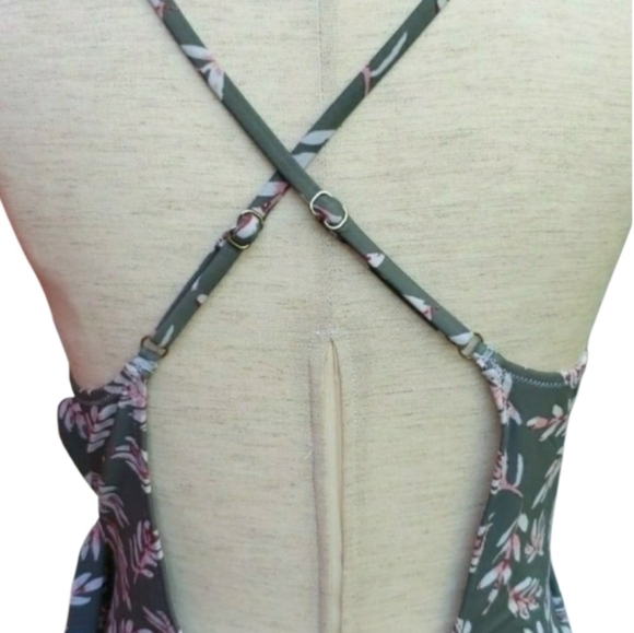 CUPSHE Pink & Green Leaf Print  One-Piece Swimsuit - Large - Picture 6 of 8